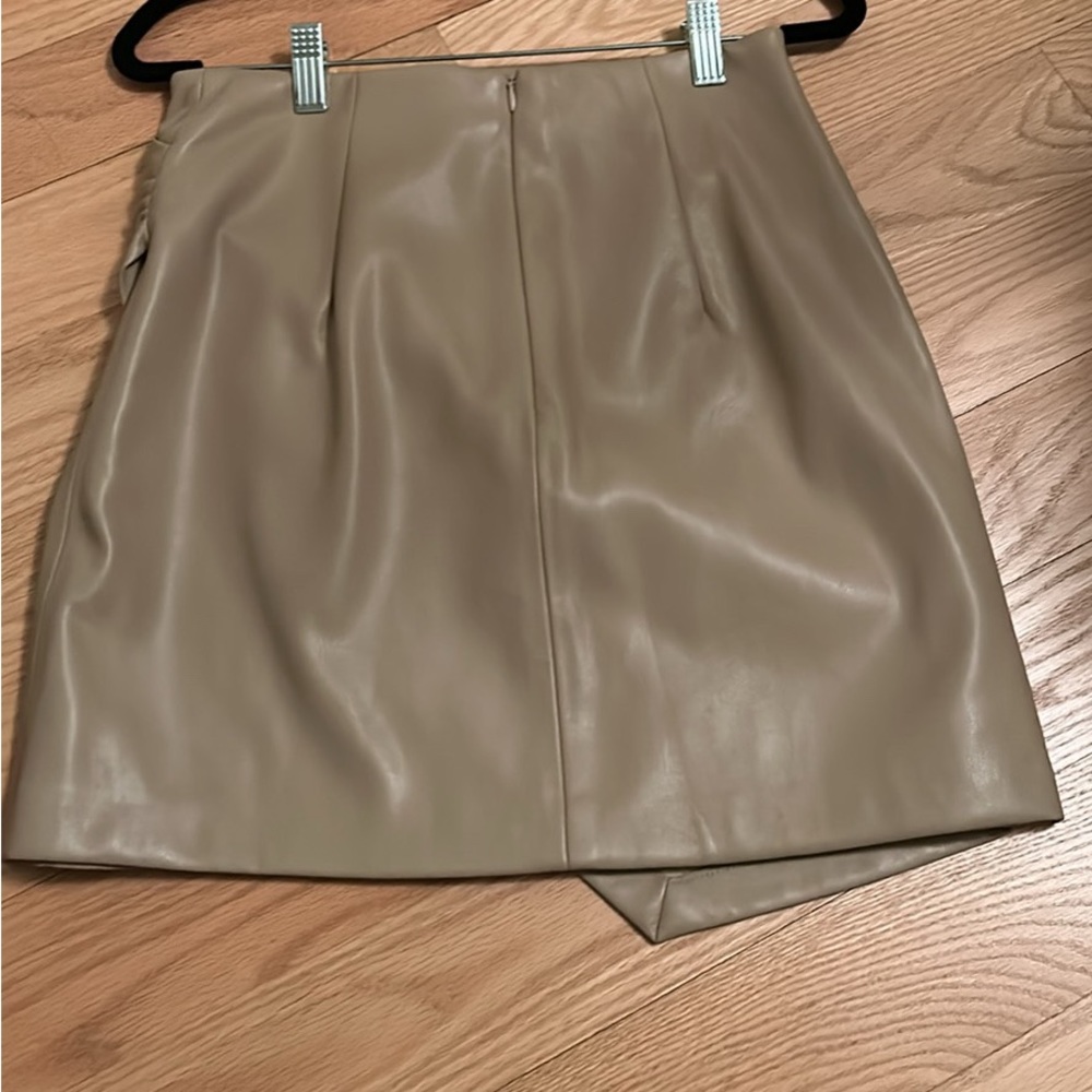 Size small Mango beige skirt